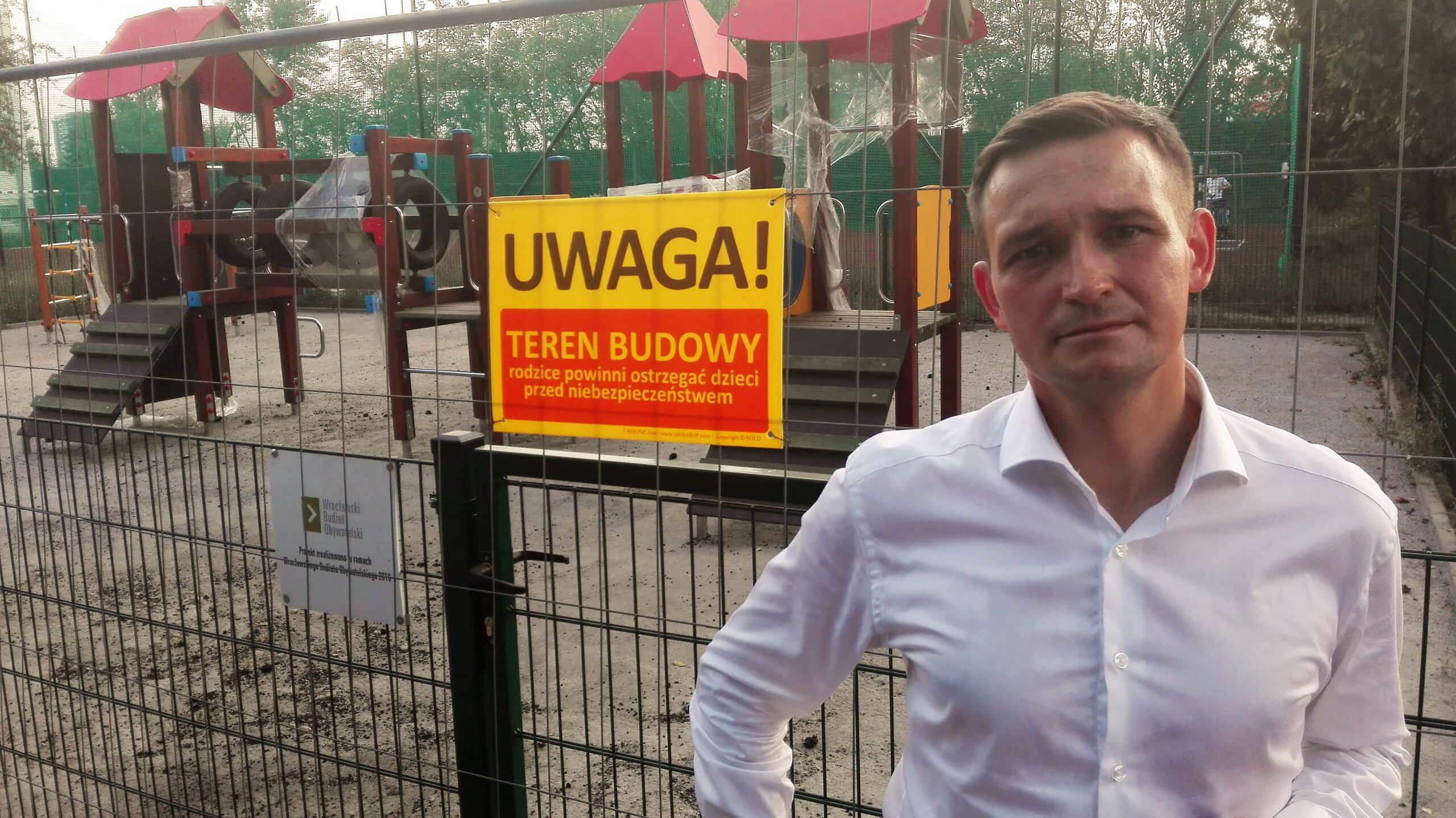 Przedłużający się remont placu zabaw przy SP96