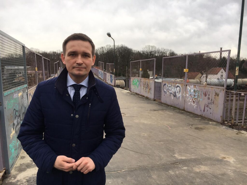 Potrzebny jest remont kładki dla pieszych nad linią kolejową nr 273 w Brzegu Dolnym
