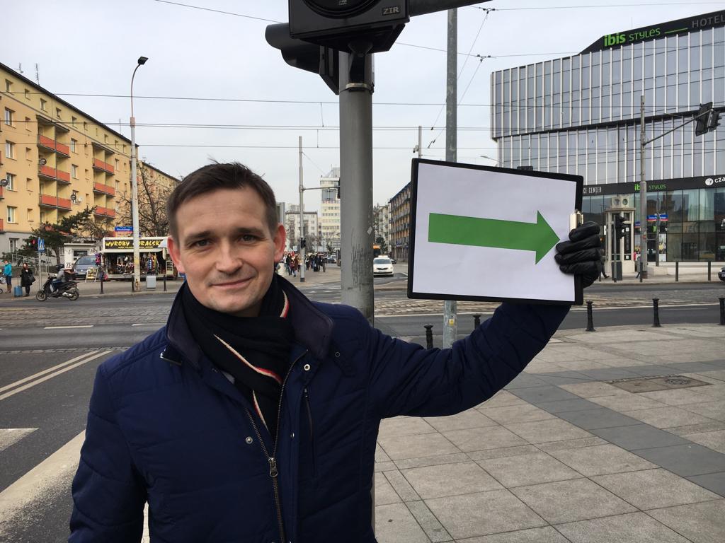 Montaż „zielonej strzałki” usprawni ruch na skrzyżowaniu przy Dworcu Głównym PKP we Wrocławiu