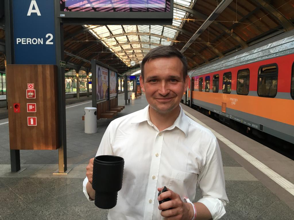 Dlaczego w PKP Intercity nie można pić z własnego kubka?
