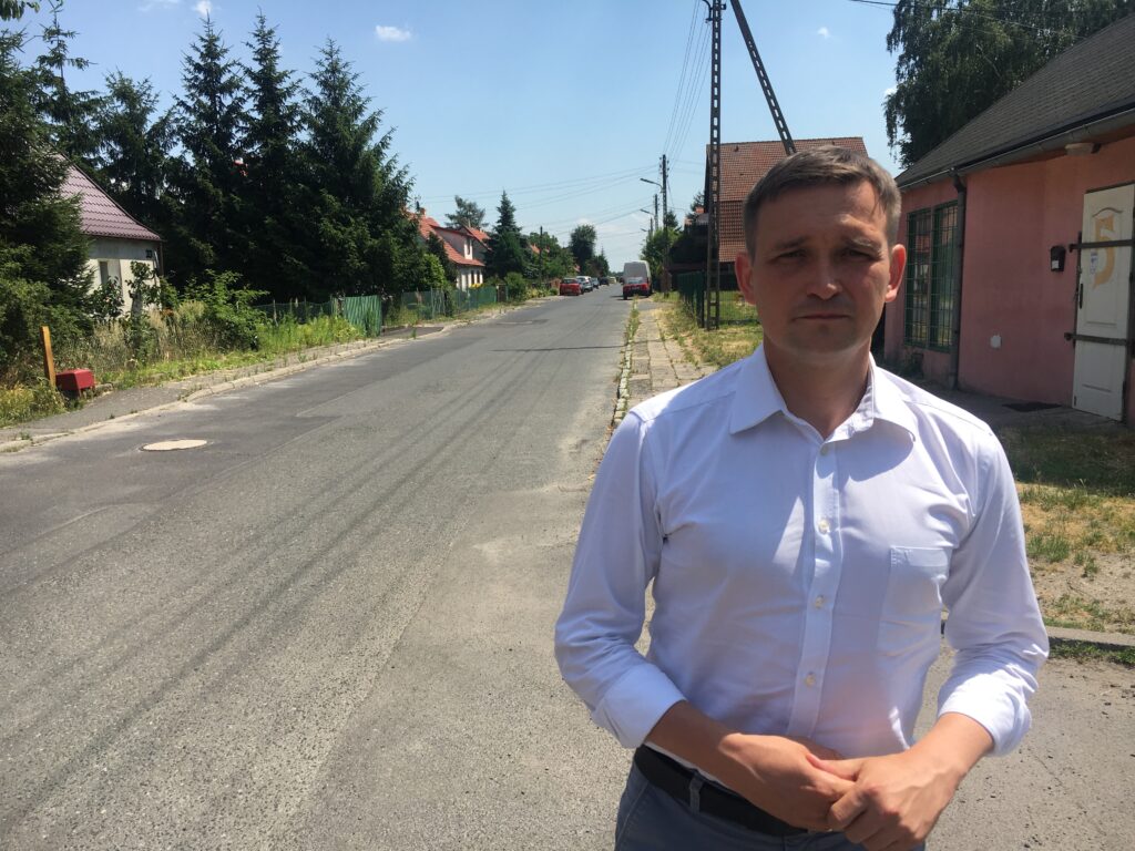 Chodnik na ulicach Dzierżonia i Zielnej w Oławie tematem interwencji